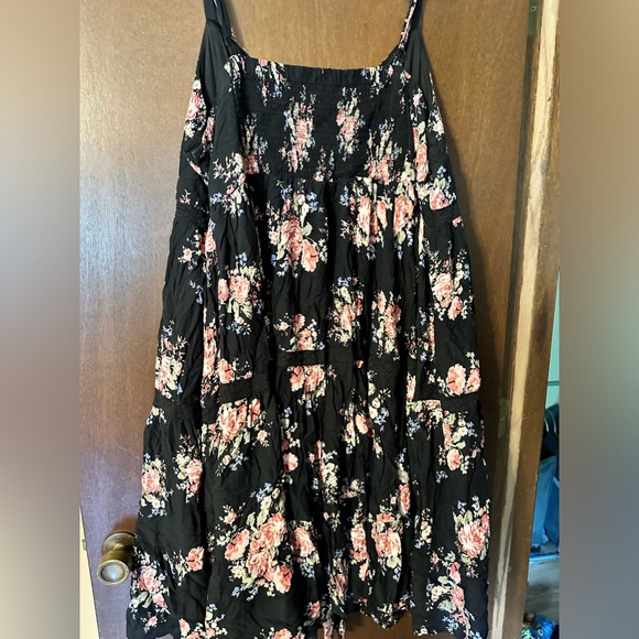 Torrid EUC Black Floral Challis MIDI Dress with Lace Crochet insets - Picture 7 of 7